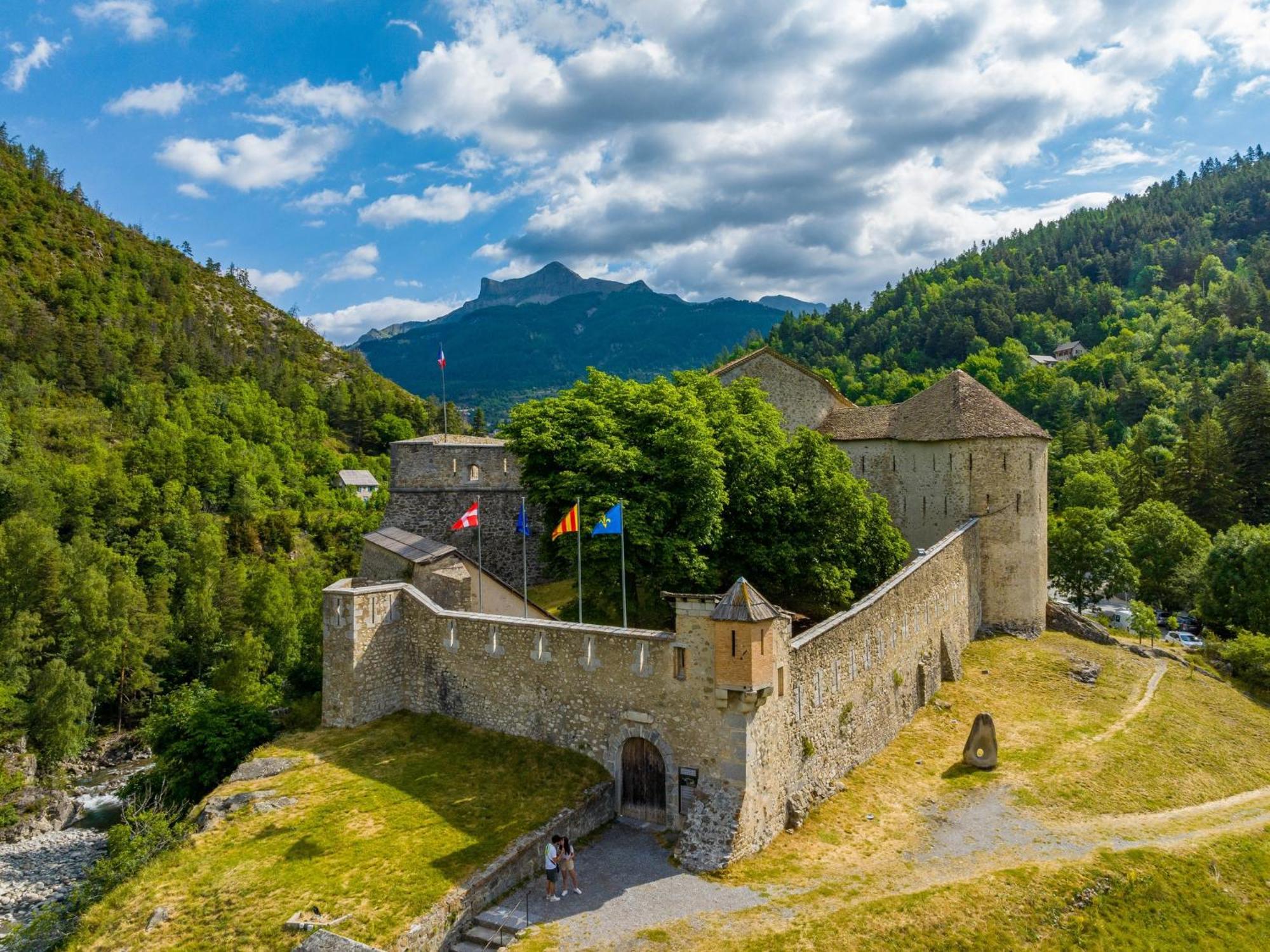 Maison Familiale Des Remparts Colmars Εξωτερικό φωτογραφία